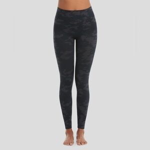 Spanx Eco Care Seamless Women’s Black Camo Leggings Size Small